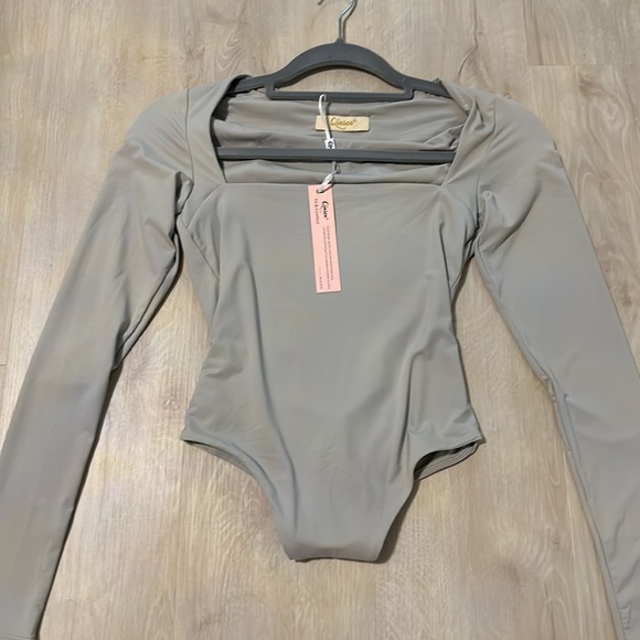 NWOT Freddys pants Medium dark blue & NWT One piece size small - Picture 9 of 9